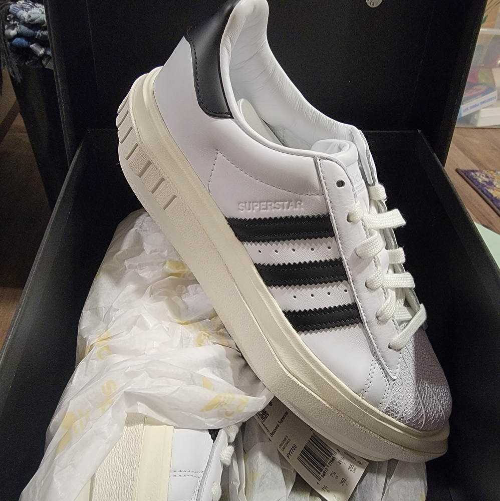 NWT Beyoncé Superstar Adidas (Black/White) M9/W10